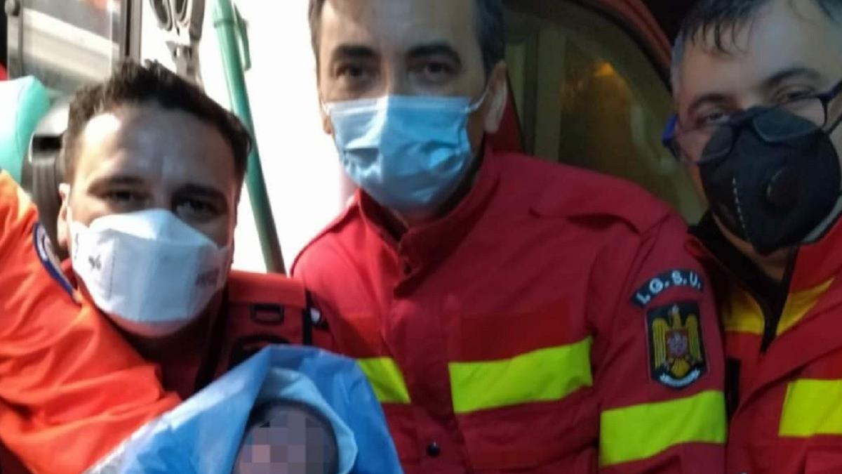 femeie din arges a nascut in masina smurd