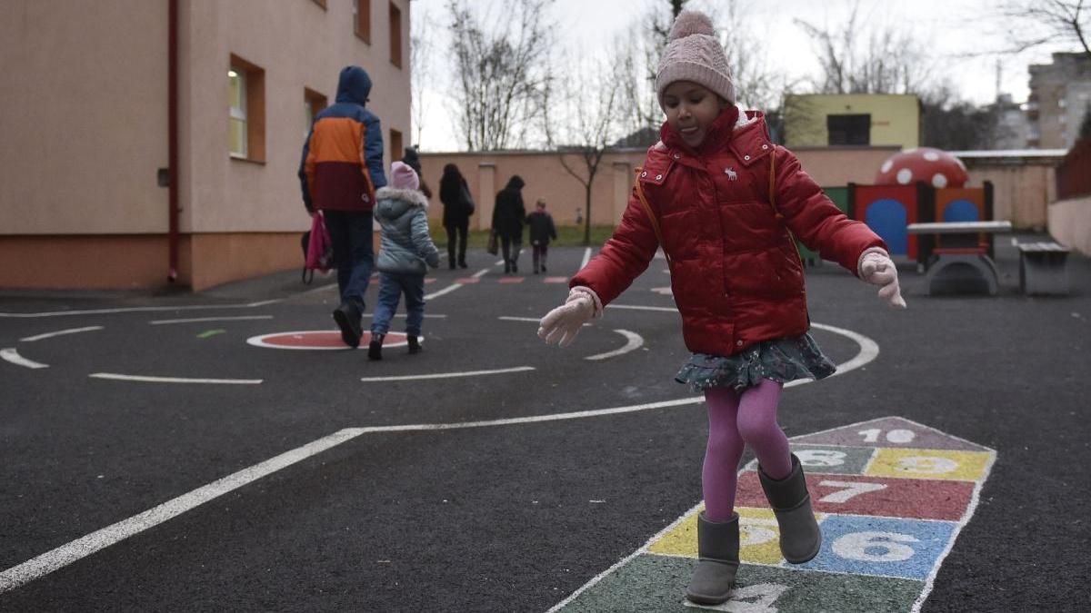 femeie baia mare sunat 112 intarziat copil gradinita