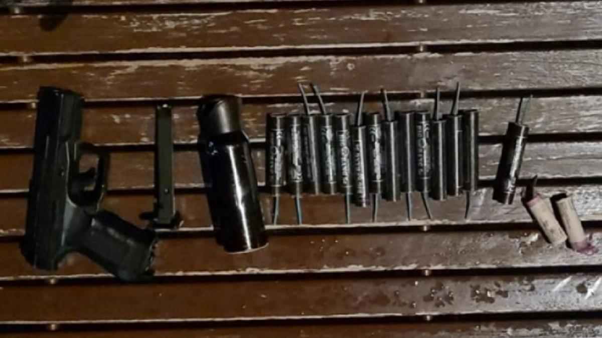 pistol petarde spray lacrimogen meci fcsb rapid