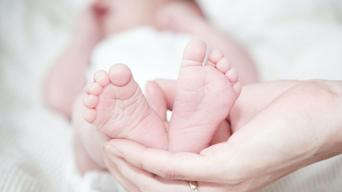 nastere copil masina electrica inteligenta tesla maternitate