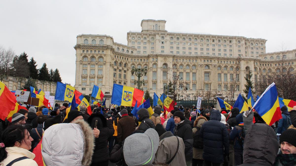 proteste aur parlament presa internationala politisti garda jos