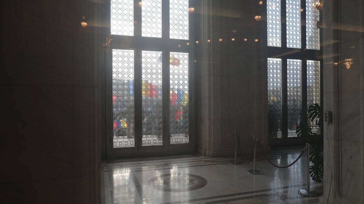 doi participanti protest aur parlament retinuti