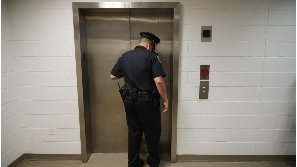 moarte cumplita roman italia strivit lift