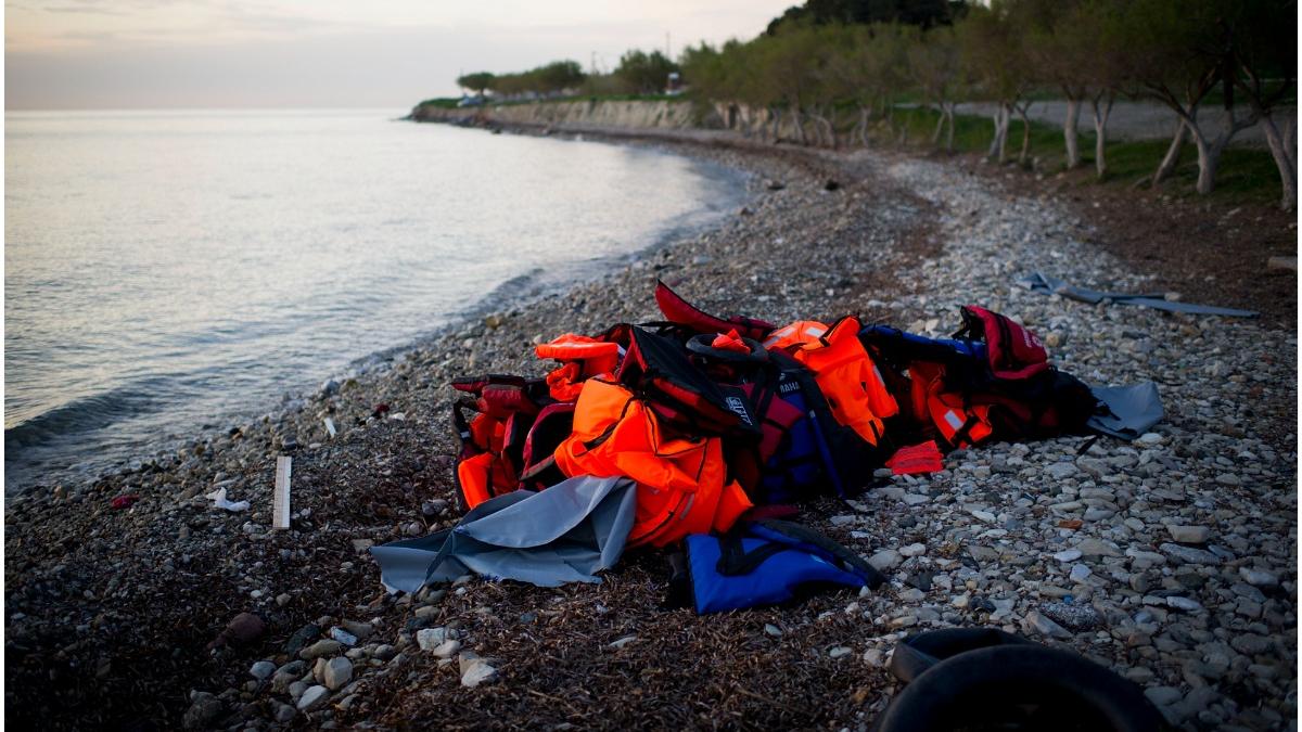 trei morti zeci disparuti rasturnare barca migranti grecia
