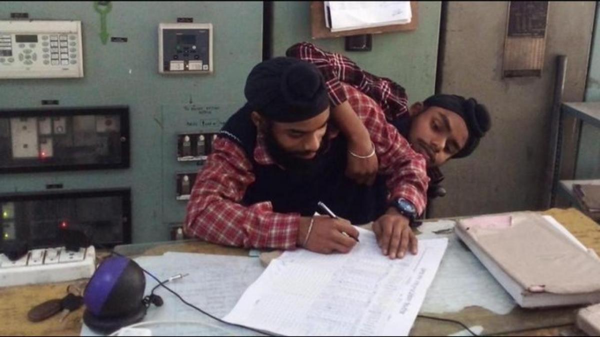 poveste emotionanta gemeni siamezi india abandon loc de munca