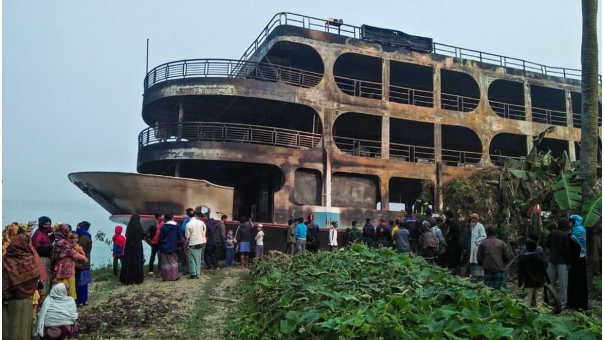 incendiu feribot bangladesh
