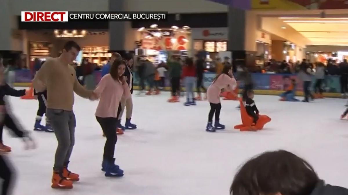 aglomeratie la mall in a doua zi de craciun cozi uriase la patinoar