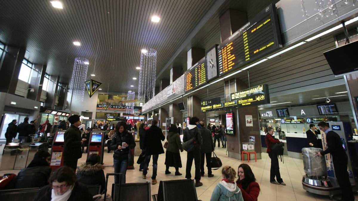 anunt romani pleaca strainatate sfarsit an aeroport otopeni cozi uriase