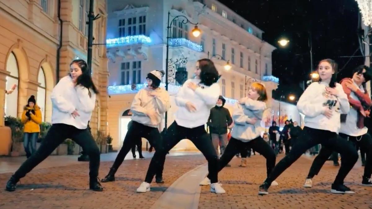 coregrafie inedita pe strazile din sibiu videoclipul a devenit viral pe internet