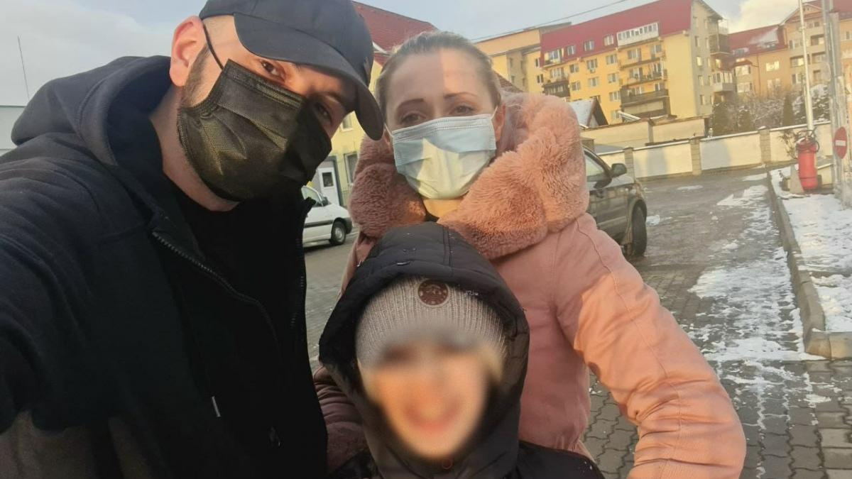 mama copil grav bolnav blocati gara cluj iasi