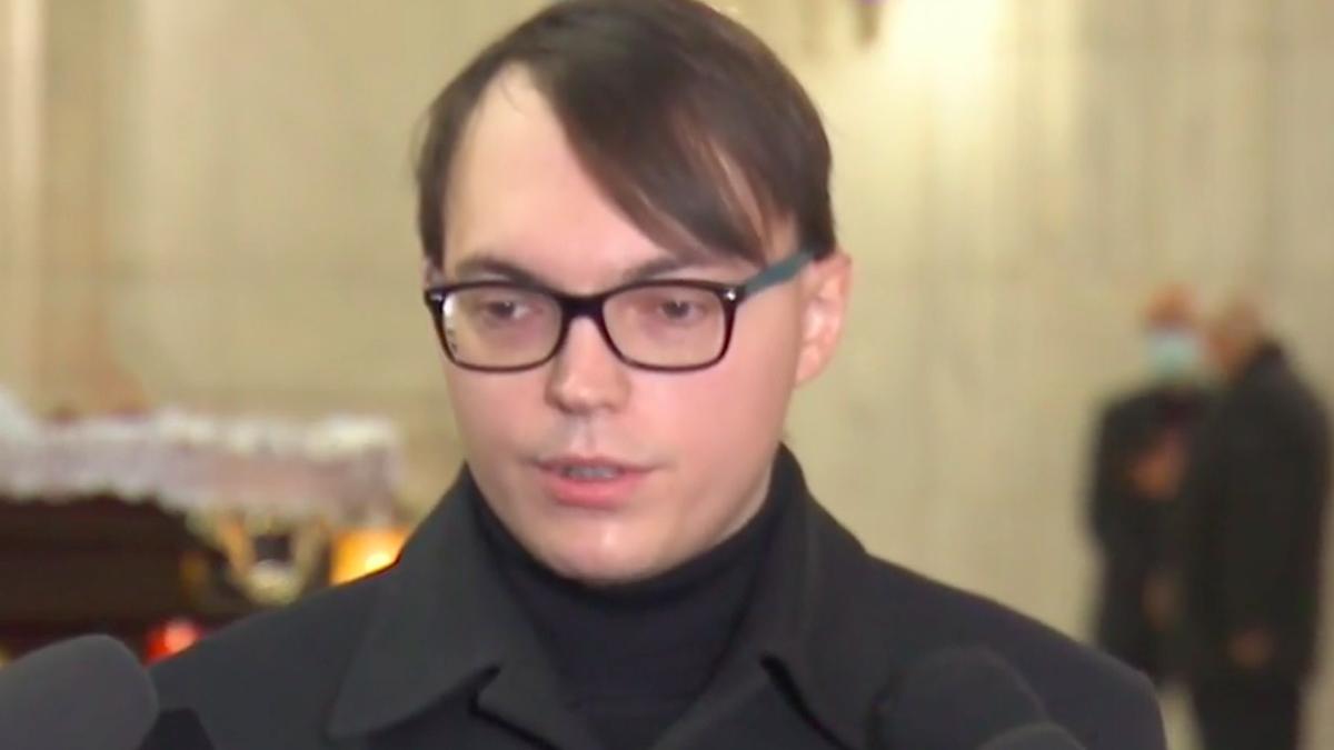 sicriul cu trupul neinsufletit al lui victor socaciu depus la parlament fiul artistului