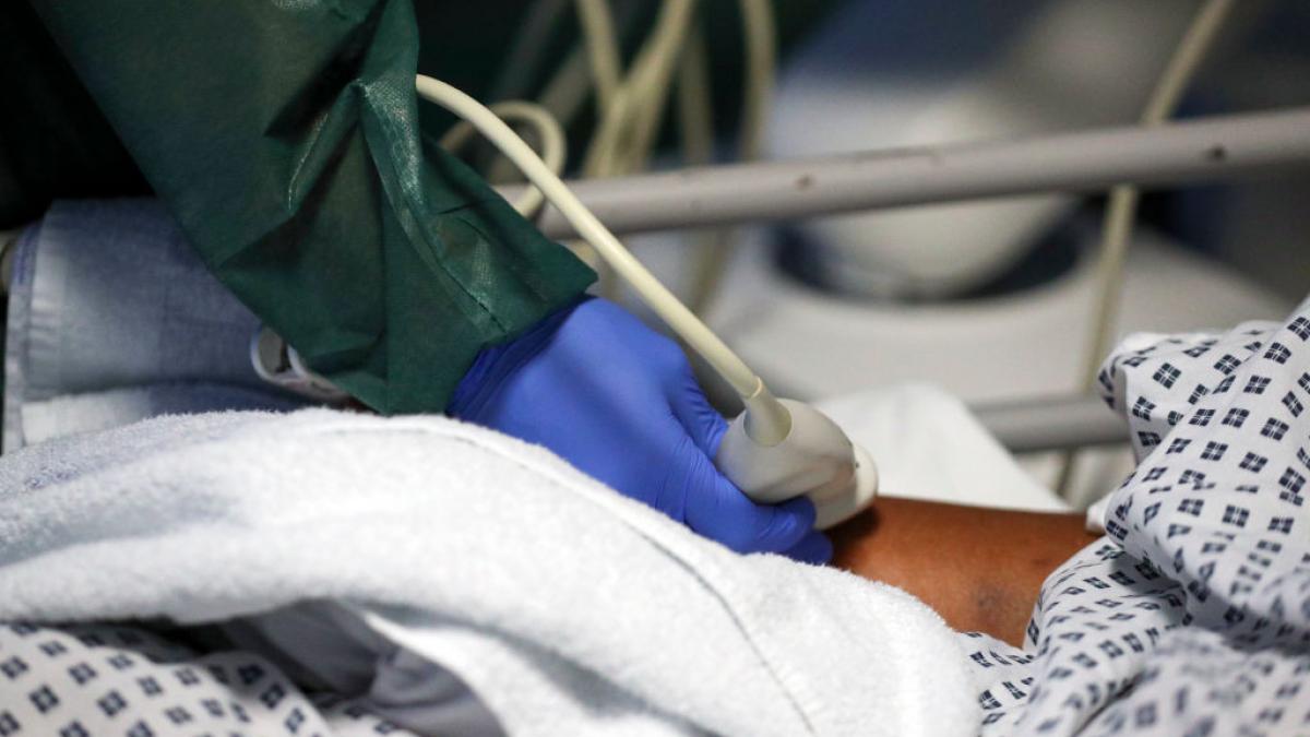 tanar 23 ani arad murit covid