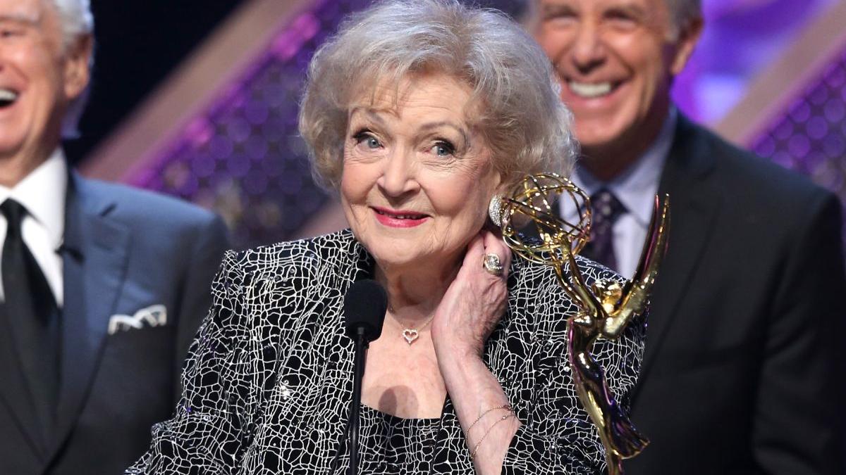 a murit actrita betty white