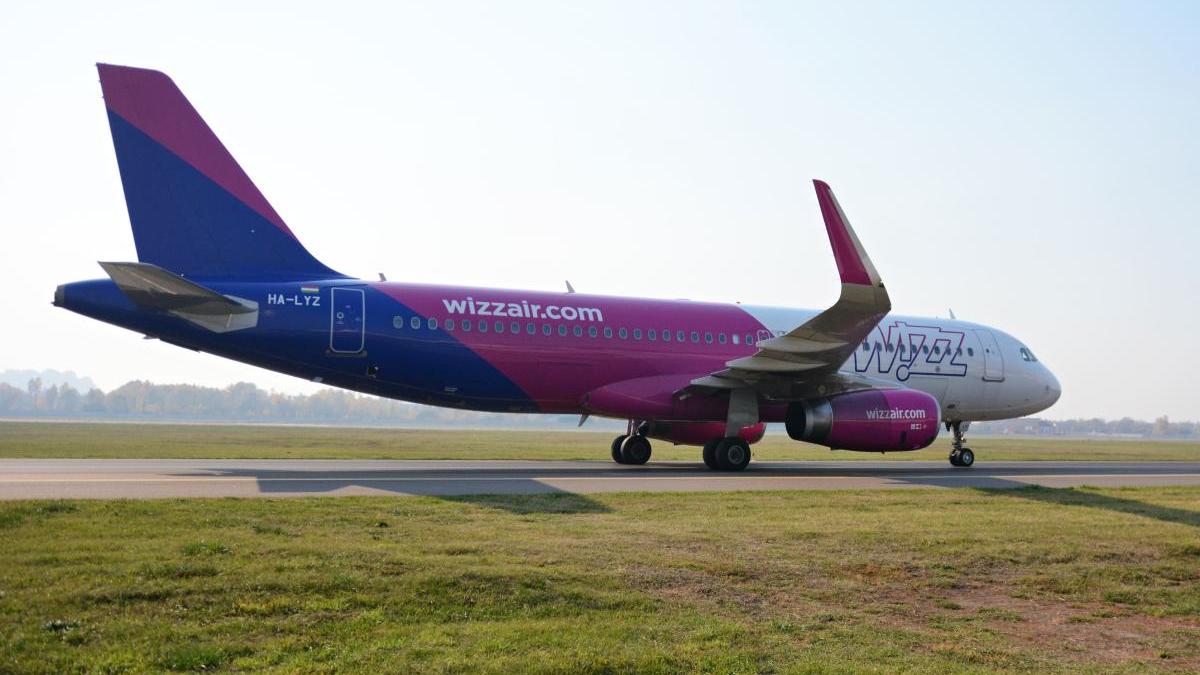 femeie intrat travaliu calatorie avion aeronava aterizat urgenta cluj napoca femeie intrat travaliu calatorie avion aeronava aterizat urgenta cluj napoca
