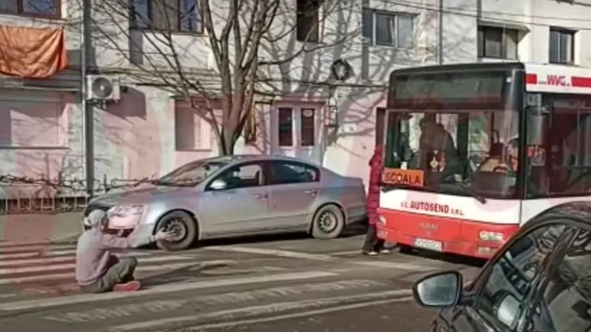 barbat blocat circulatia intersectie batut instructor scoala soferi pierdut pacanele