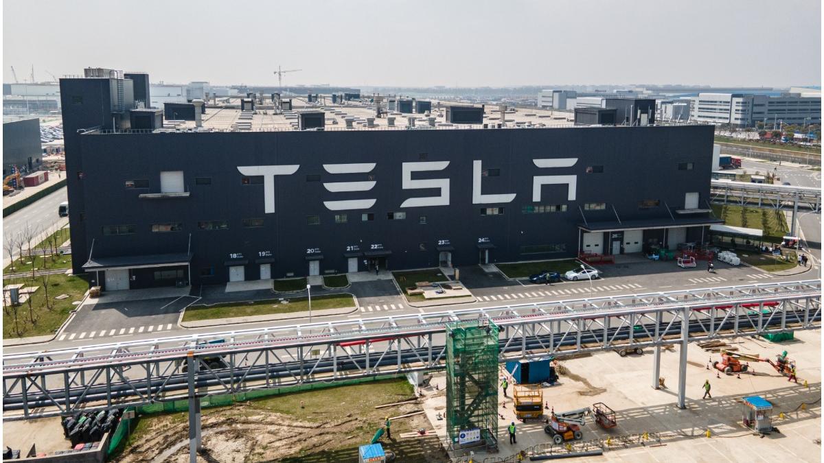 tesla critici dure deschidere showroom xinjiang