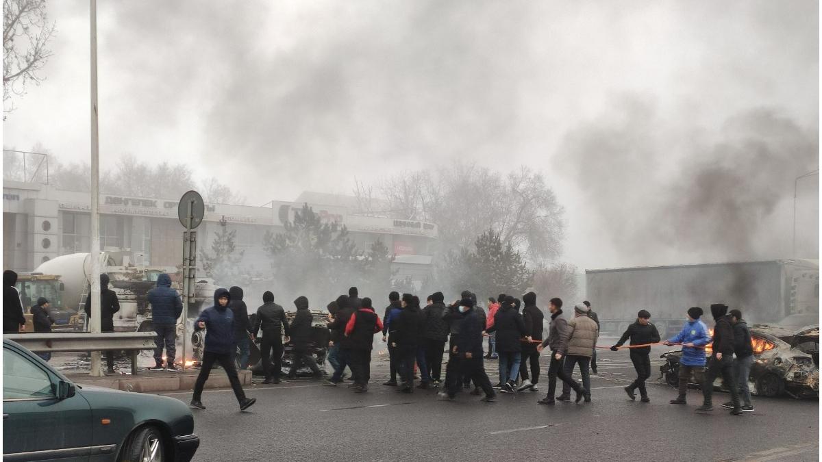 jurnalisti retinuti kazahstan protestatari