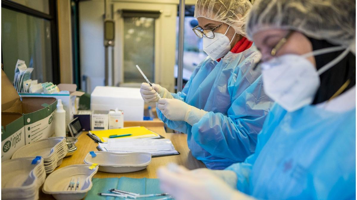 nu se poate vaccinare toata lumea sase luni avertisment cercetator oxford