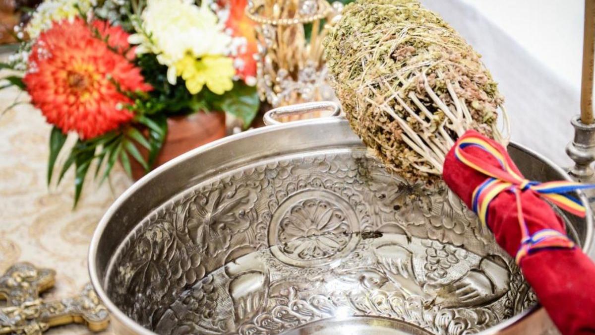 boboteaza 2022 cum bem corect apa sfintita boboteaza