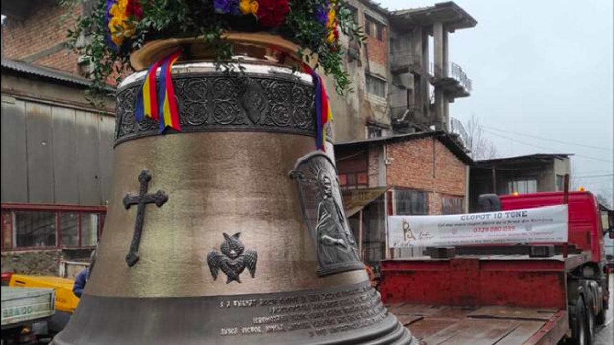 cum arata cel mai mare clopot construit vreodata romania 10 tone se va auzi 70 km