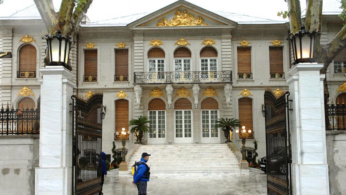 gigi becali palat piata victoriei