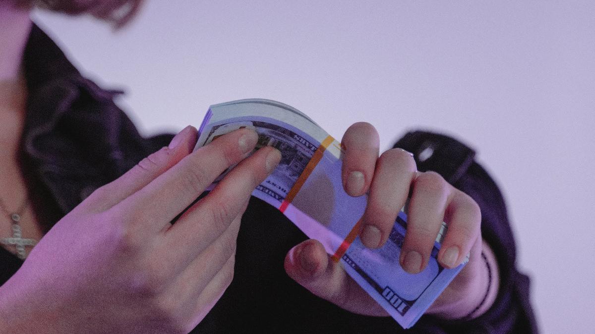 minor santajat sa ia de acasa 18 500 de lire sterline fara stirea parintilor