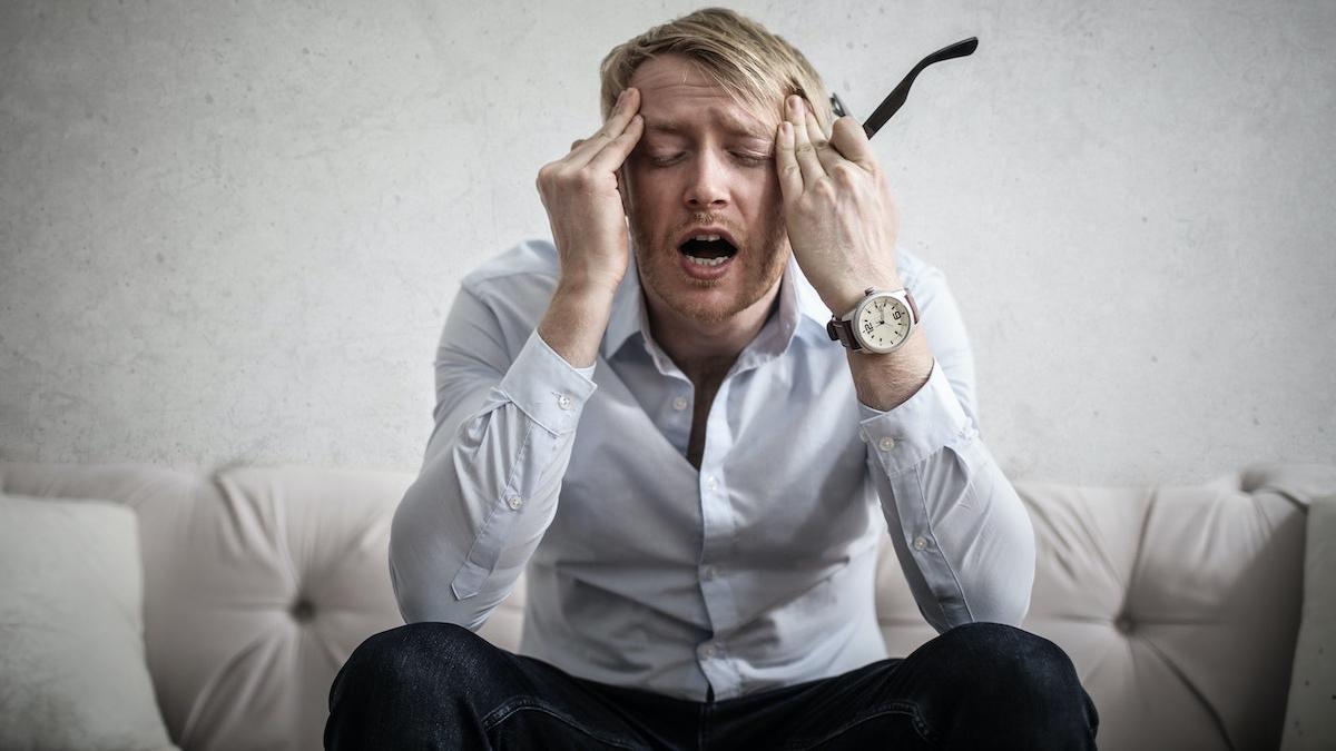 avertismentul unui renumit neurolog care este motivul unei dureri de cap puternice care apare brusc