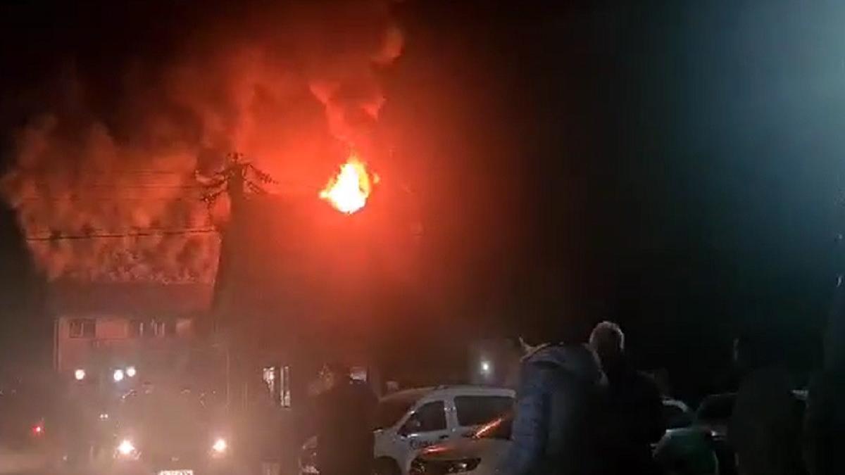 incendiu acoperis hotel rupea