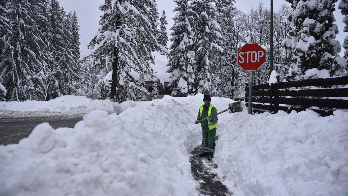 grosimea stratului zapada romania 13 ianuarie 2022