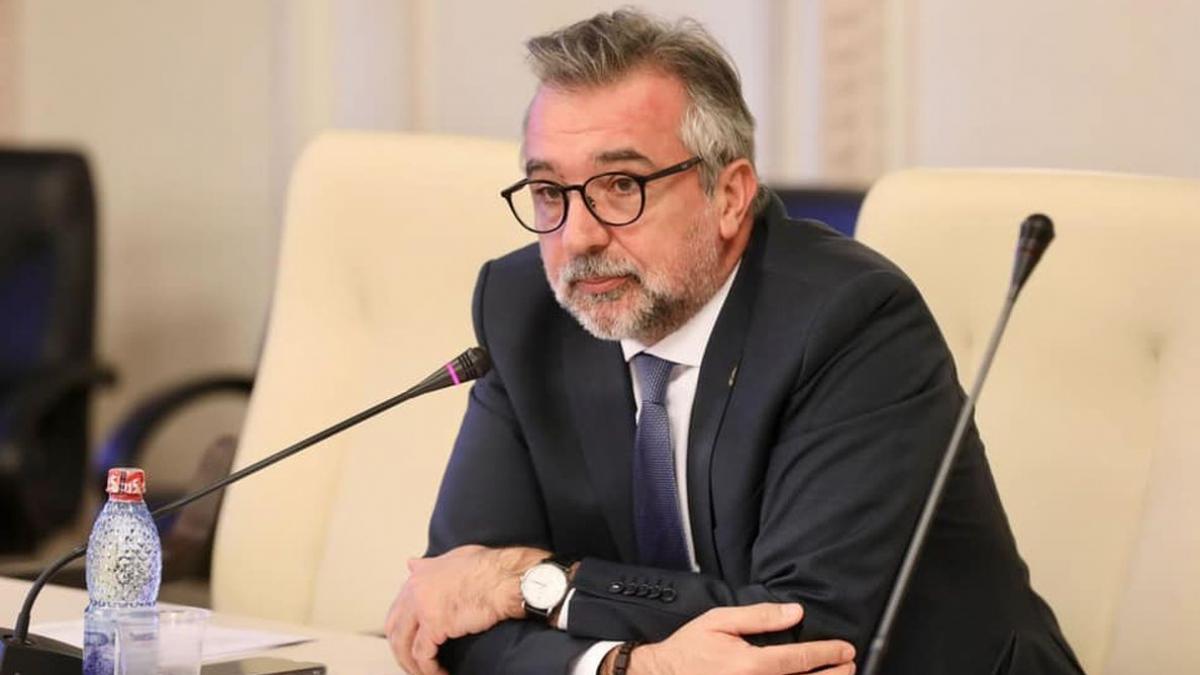 ministrul culturii lucian romascanuinfectat cu covid 19