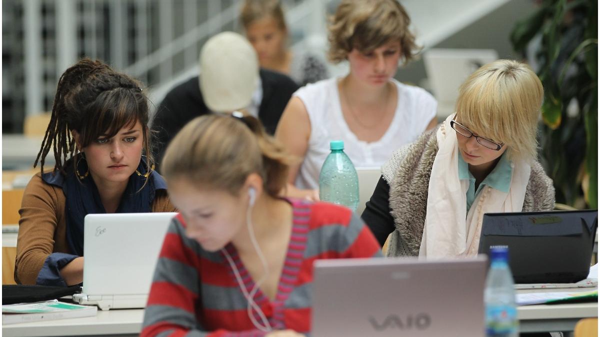 note bune plata natura profesor universitar condamnat maroc