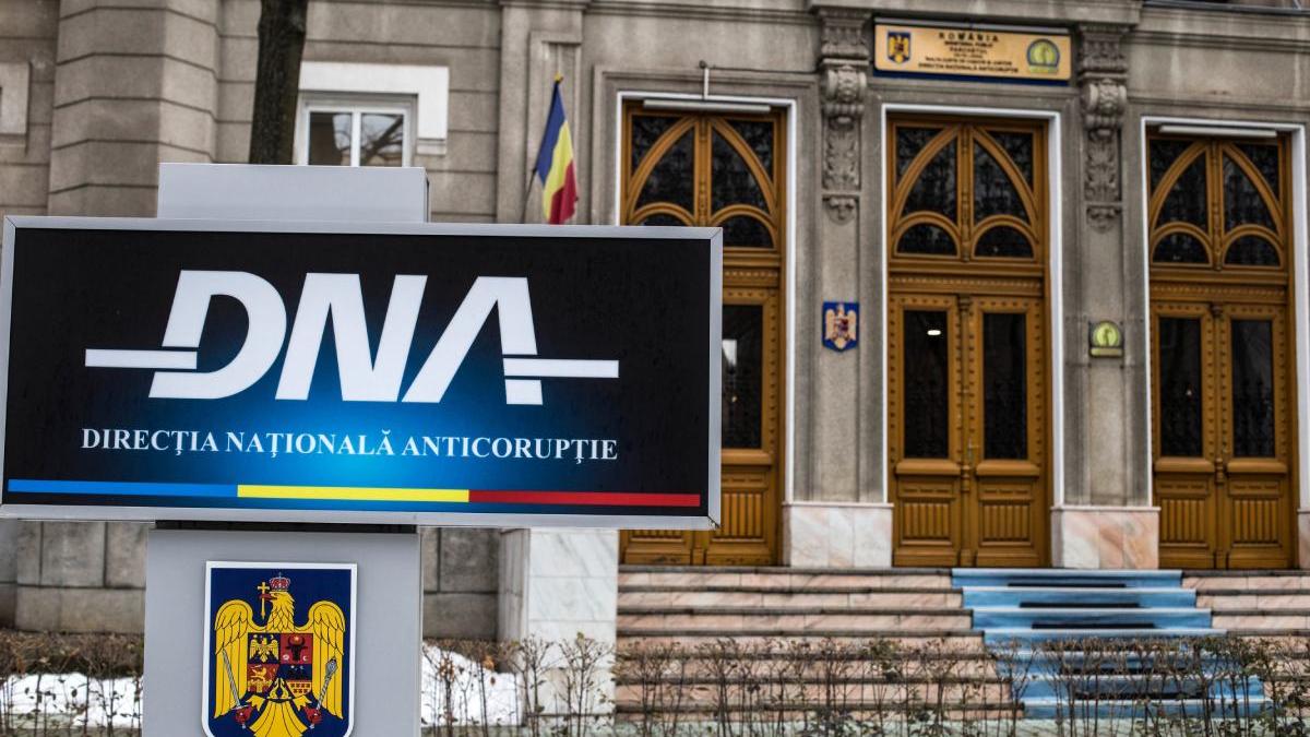 fostul general sts acuzat de trafic de influenta plasat sub control judiciar