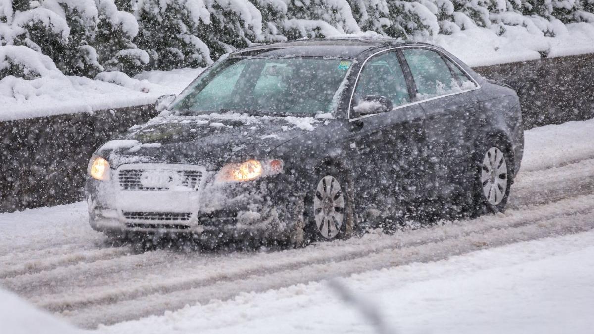 infotrafic zapada ceata si vantul puternic afecteaza traficul auto si maritim