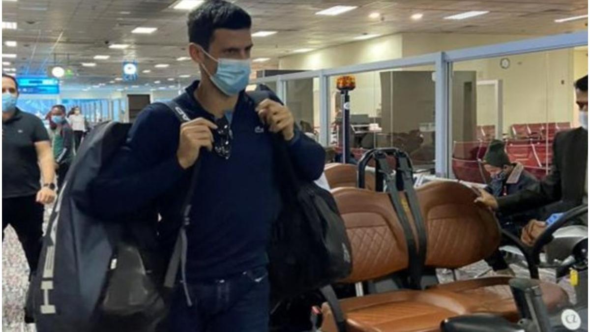 aplauze djokovic aeroport fani