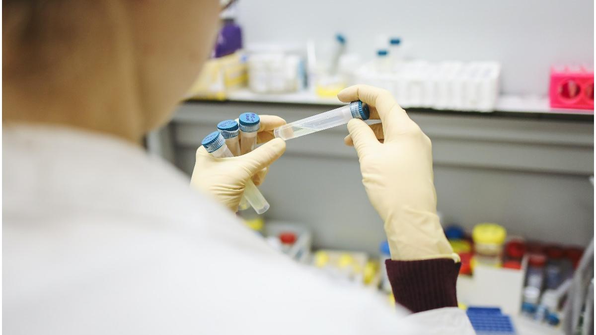 cercetatori gene gravitate covid