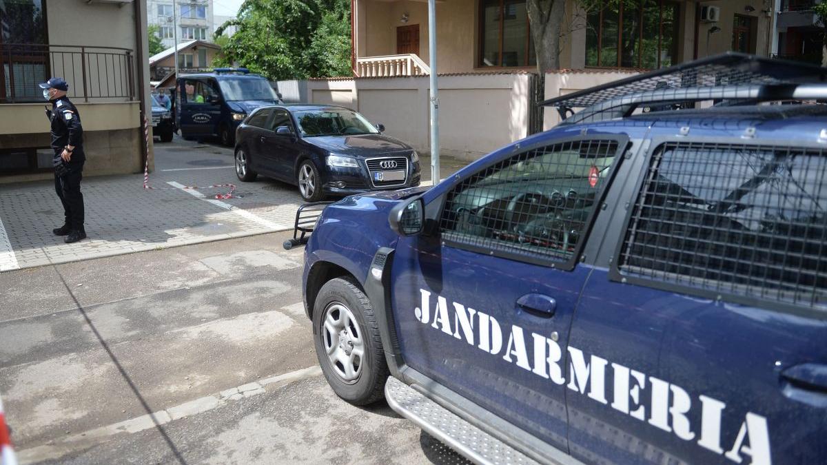 eleva gorj sarit fereastra scoala amenintare sinucidere