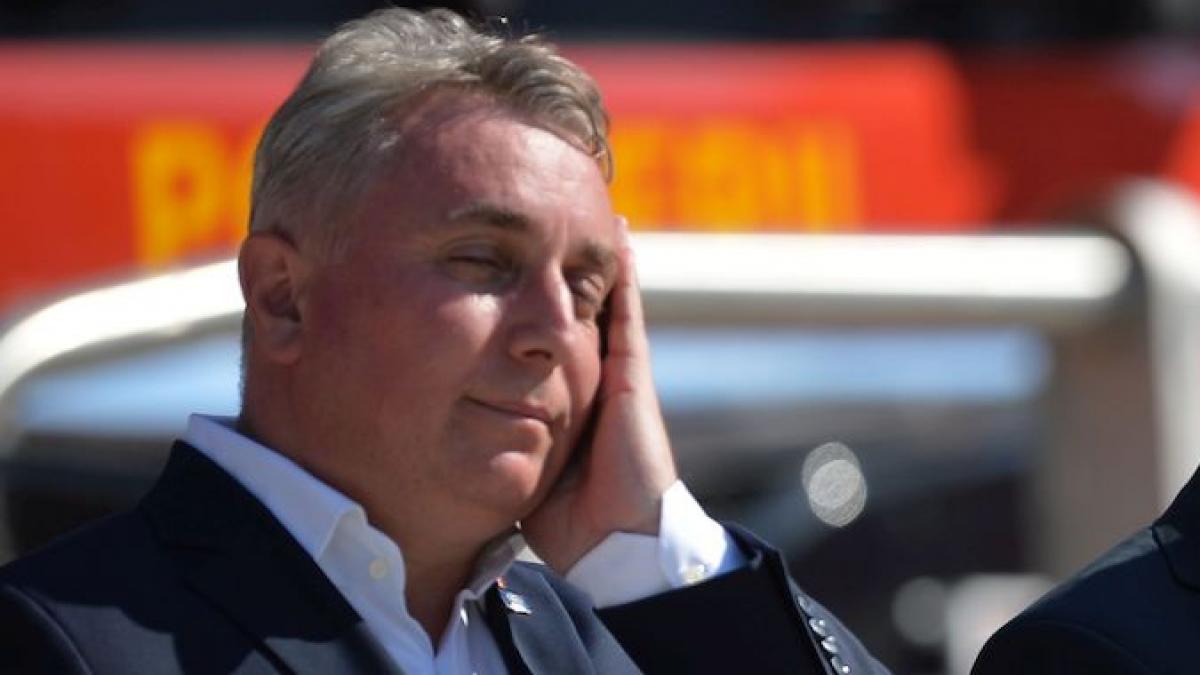 lucian bode socat imagini politist verifica cu piciorul fetita accidentata traieste