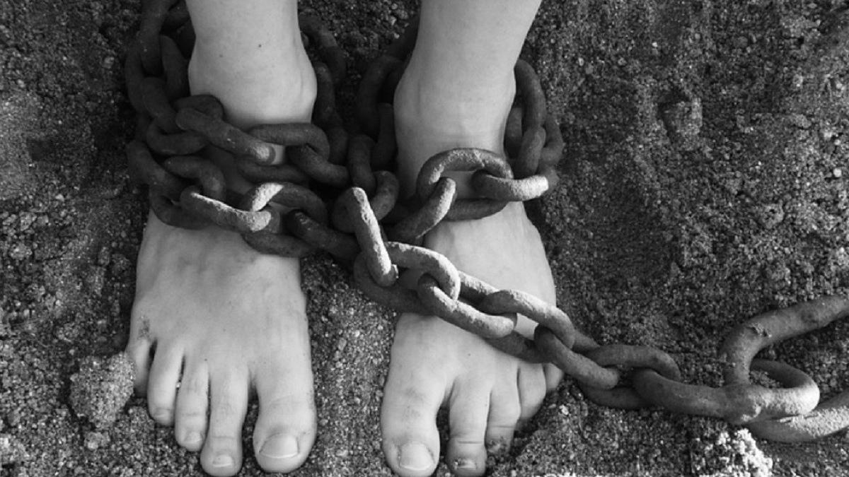 bunic din braila condamnat la inchisoare pentru ca a legat nepotul cu lanturi