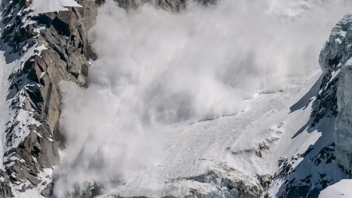 risc avalansa munti romania avertisment