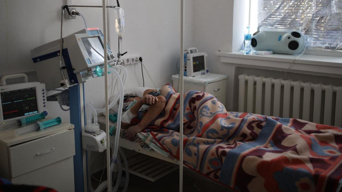 barbat 70 ani vaccinat doua doze infectat treia oara covid 19