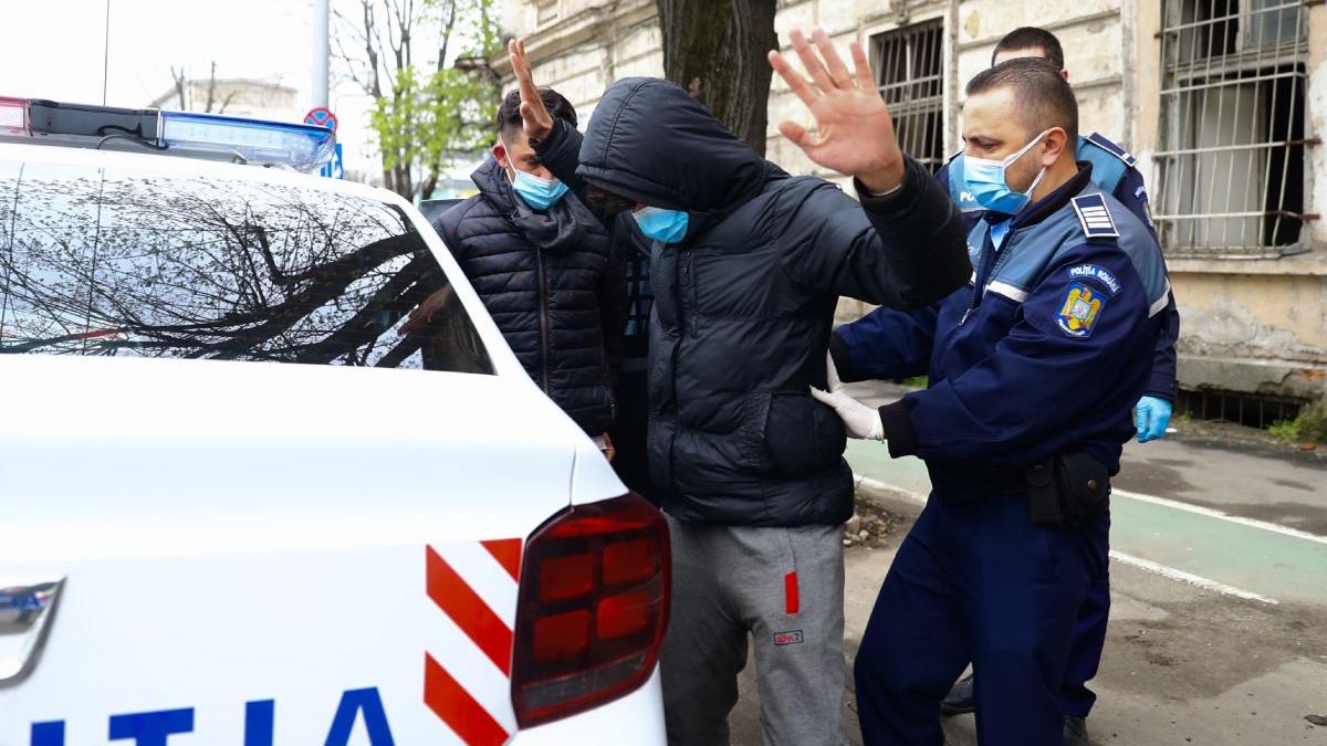 bataie matura poloboc femeie doi barbati scara bloc braila