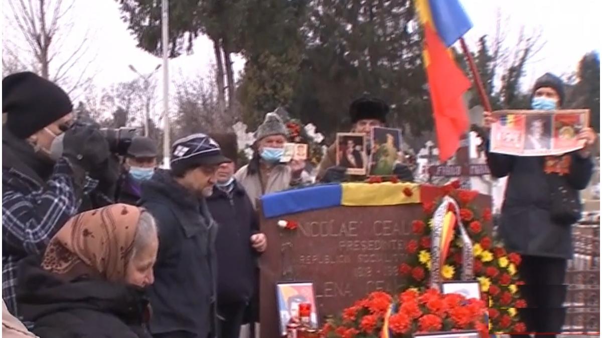 imbulzeala la mormantul lui nicolae ceausescu dictatorul ar fi implinit azi 104 ani