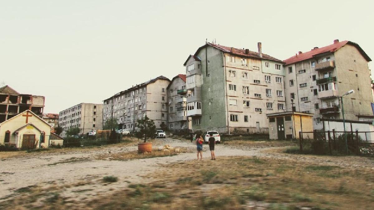 orasul din romania unde poti cumpara un bloc intreg cu 49 000 de euro