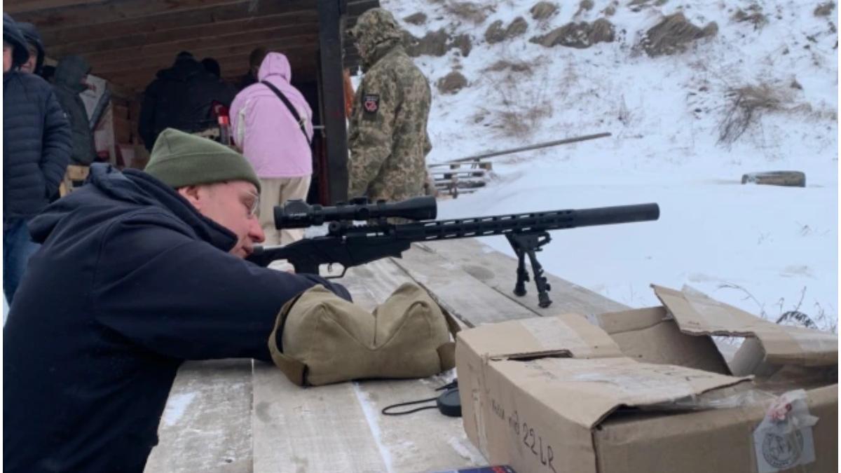 veterani donbas invata civili sa traga arme