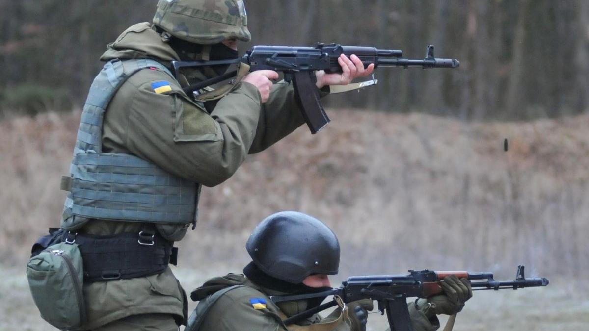 ucraina soldat garda nationala dnipro fabrica rachete