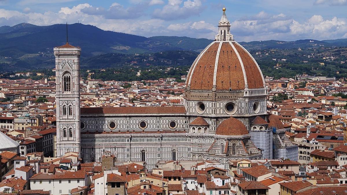 preot florenta amenda clopote zgomot