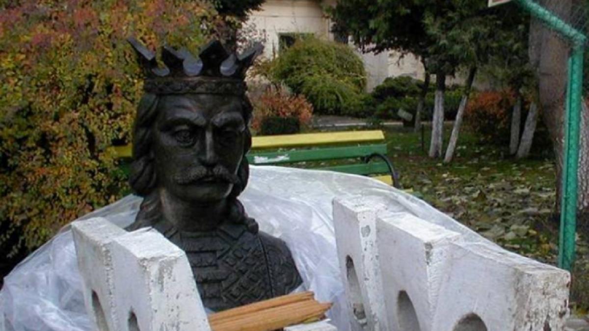statuie stefan cel mare furata