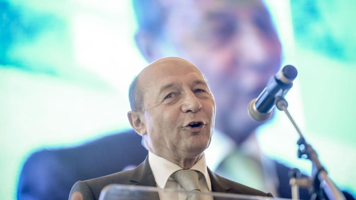 traian basescu amenda incalcare demnitate cncd