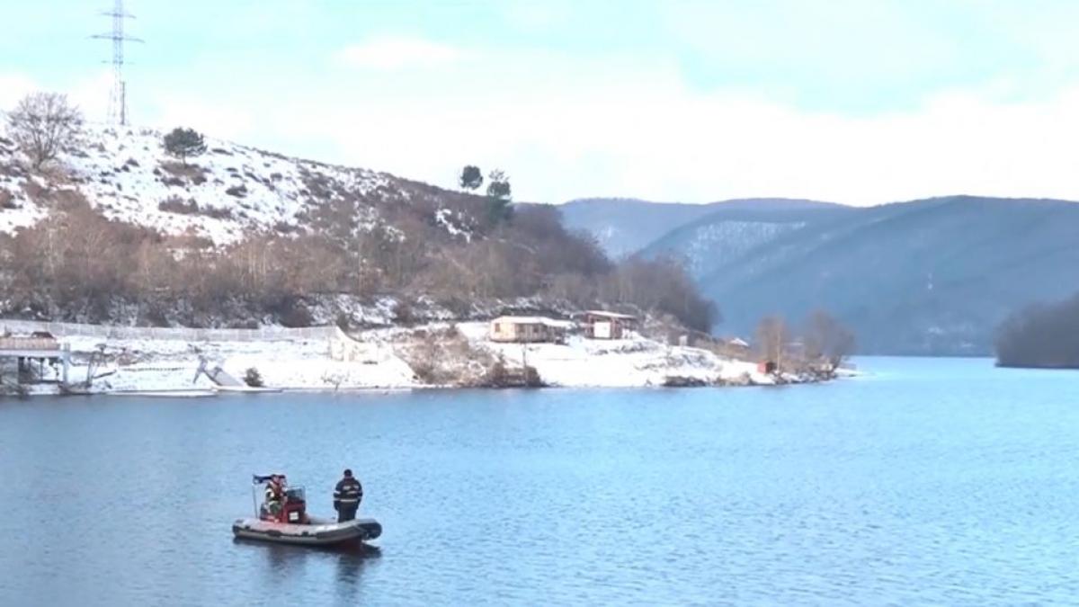 doi copii au cazut in raul bistrita in neamt borca