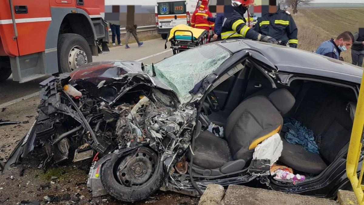 doi oameni au murit striviti masina accident bailesti dolj